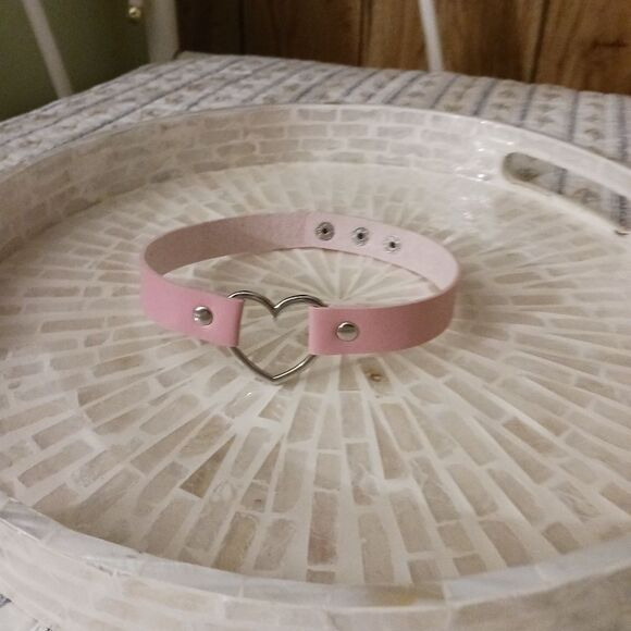 PINK Leather Heart Shaped Choker Necklace - Picture 10 of 15